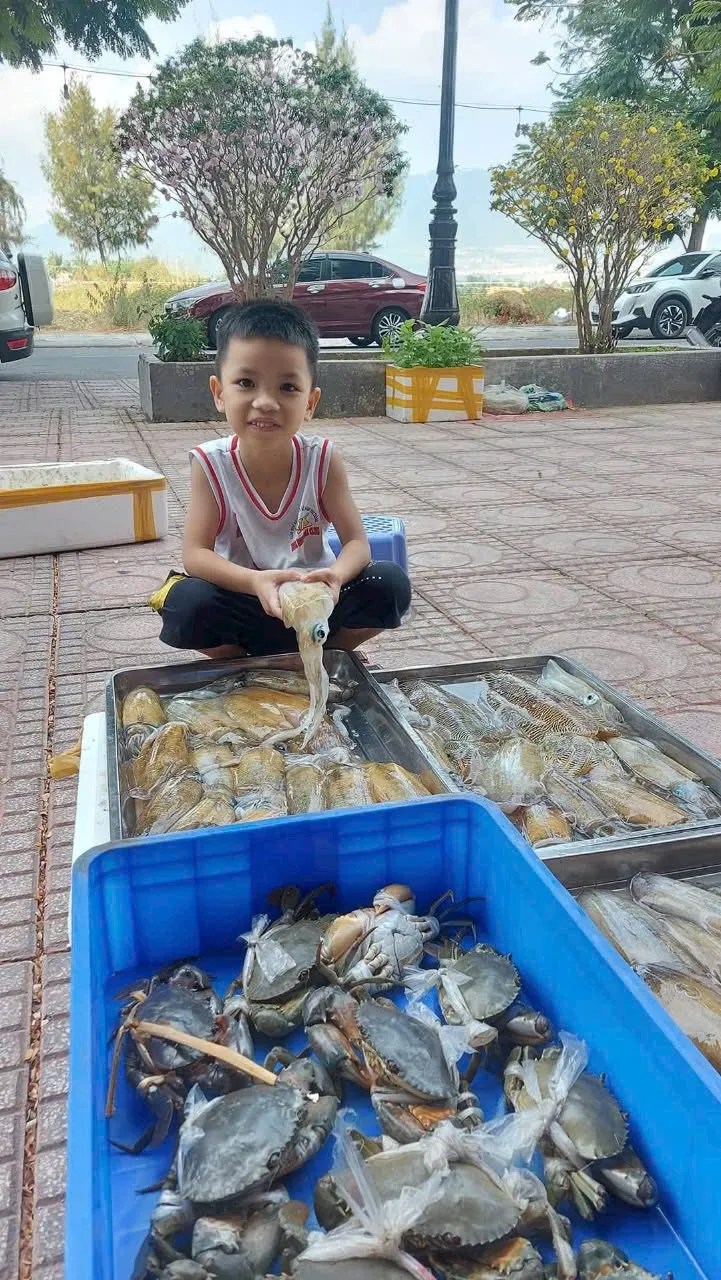 Mực chiên nước mắm – món hải sản nấu sẵn Thu Hoài, Nha Trang